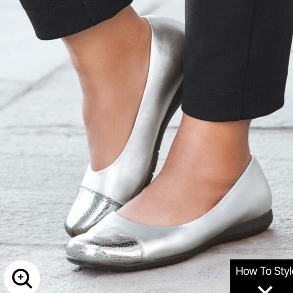 Comfortview NWOT 'Fay' Silver Flats- size 12W. Never Worn. Pristine condition!
